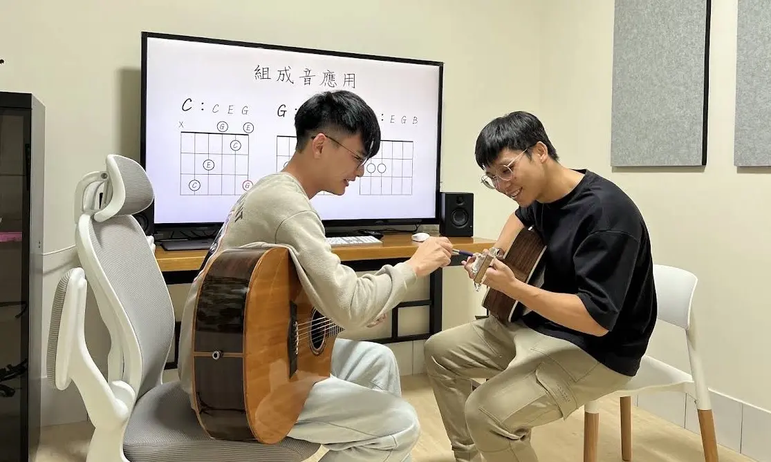 高雄吉他哪裡買 吉他維度琴行 曾家緯老師吉他教學課程