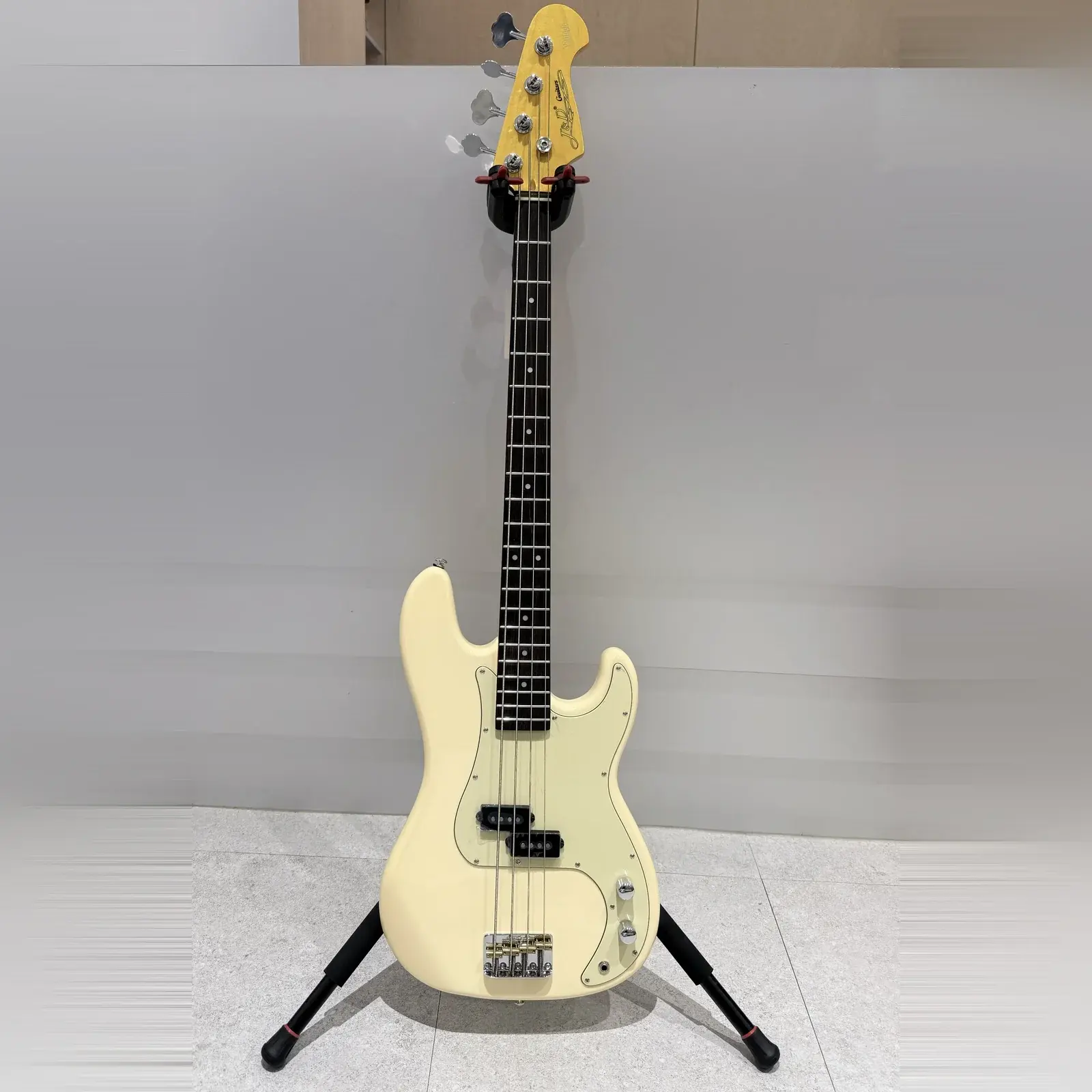J&D PB-1963 電貝斯 VWH 奶油白 全身照